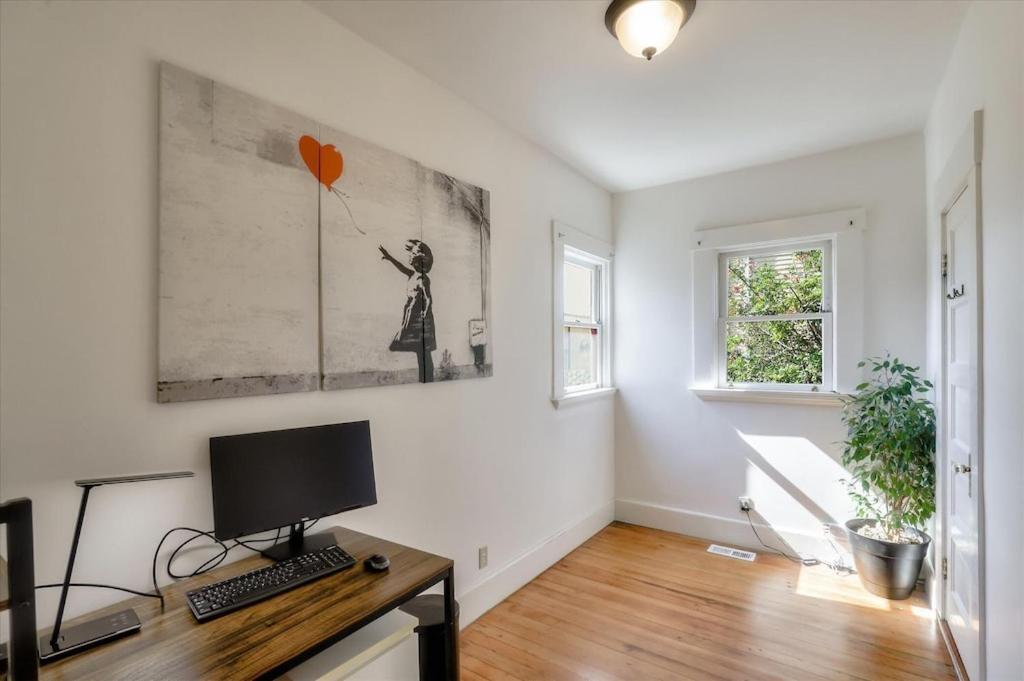 Apartment Light Filled 3 Bedrm With Enclosed Sunny Backyard