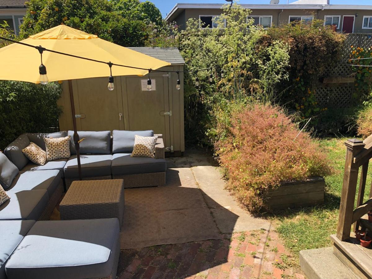 Light Filled 3 Bedrm With Enclosed Sunny Backyard Apartment *