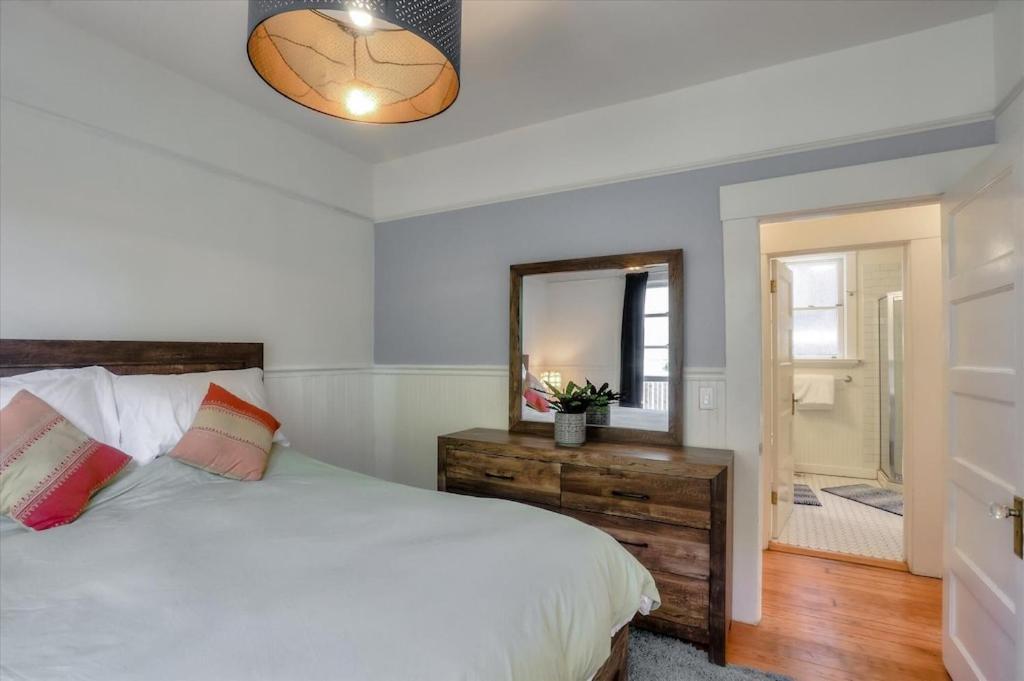 Apartment Light Filled 3 Bedrm With Enclosed Sunny Backyard Oakland